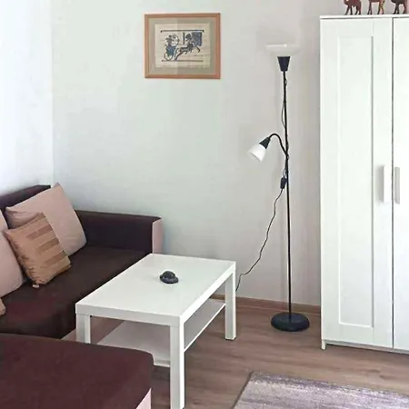 In - Chmielewskiego 3*