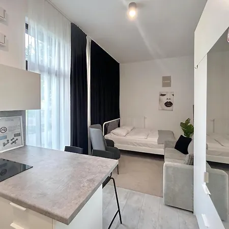 Hotel apartamentowy In - Chmielewskiego 3*